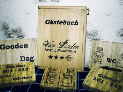 Holzschilder mit Brandmalerei
